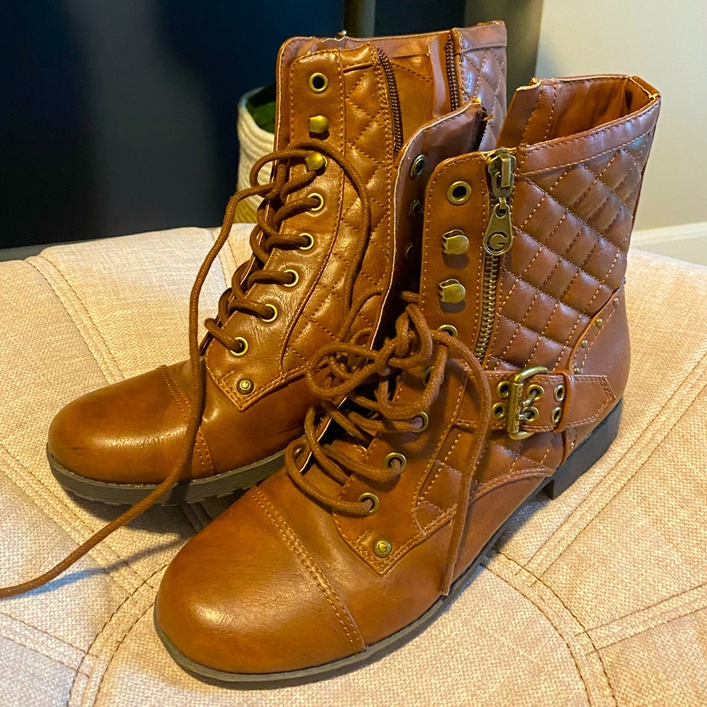 Combat boots